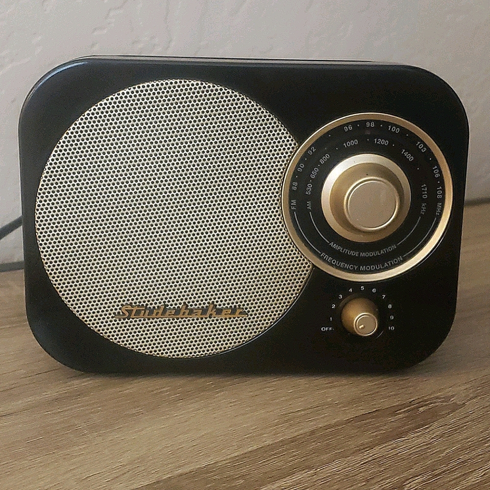 Studebaker Retro Classic AM/FM Radio